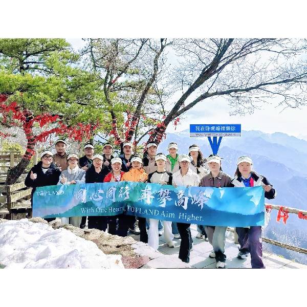 Team TOPLAND reached new heights together! ❄️?‍♂️